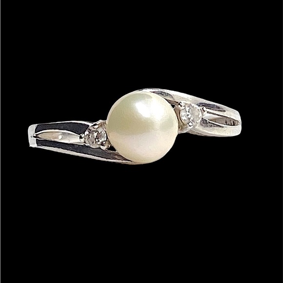 Pearl & Silver Ring With Two Stones - Picture 3 of 16